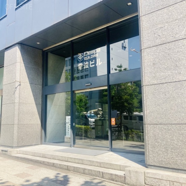 電波ビル エントランス