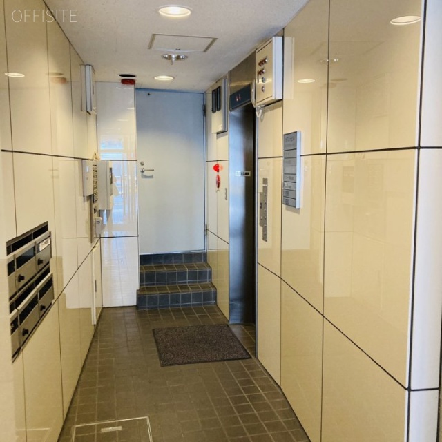 カワムラビル エントランス