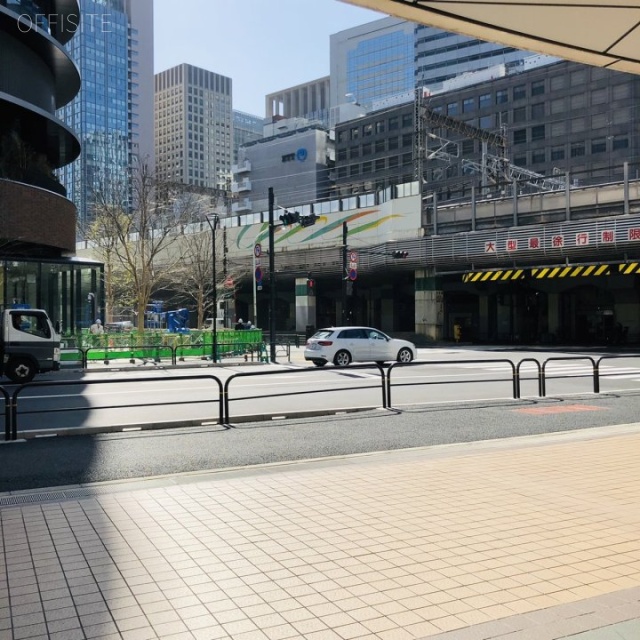 TOKIWAブリッジ ビル前面道路