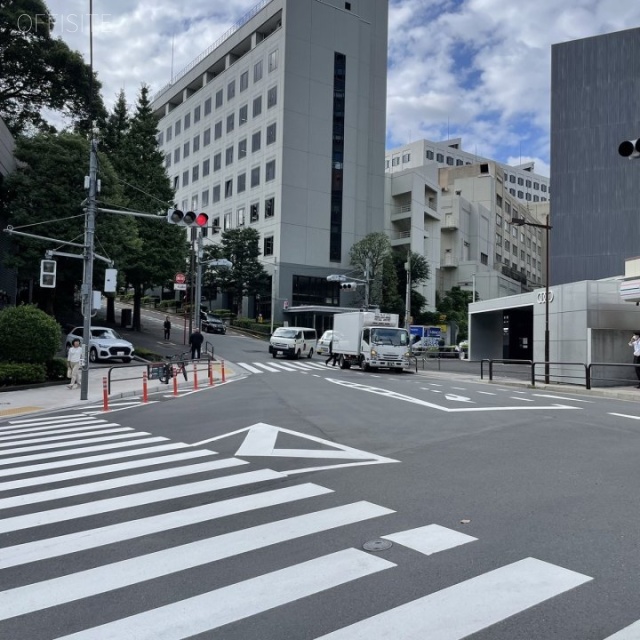 泉館紀尾井町ビル 前面に紀尾井坂