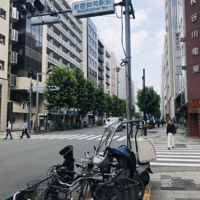 大橋御苑駅ビル ビル前面道路
