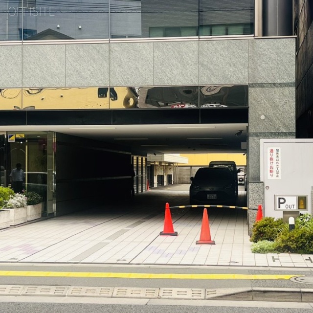 鈴栄ビル 駐車場