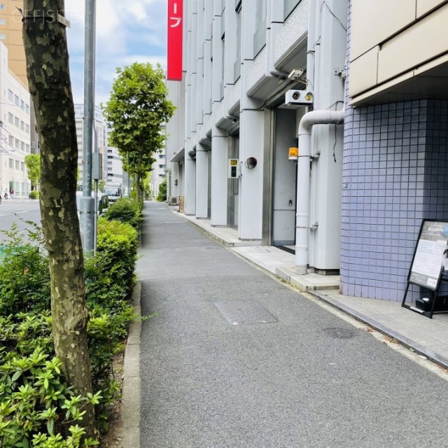 日証館 ビル前面道路