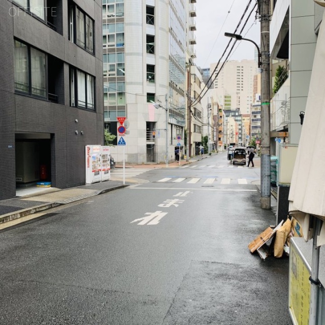 ル・グラシエルBLDG.5 ビル前面道路