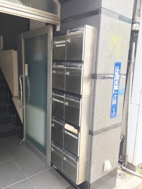 清水ビル エントランス
