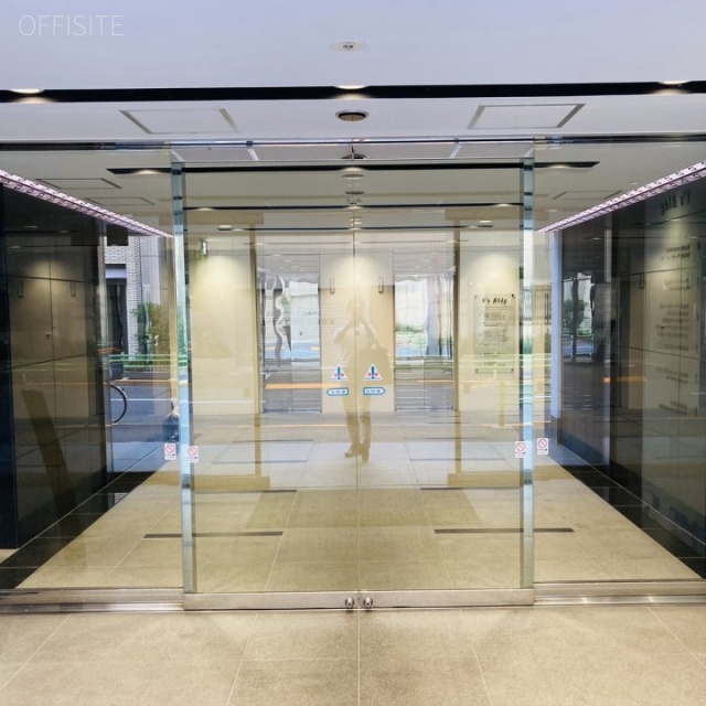 ワイズビル オフィスビル出入口