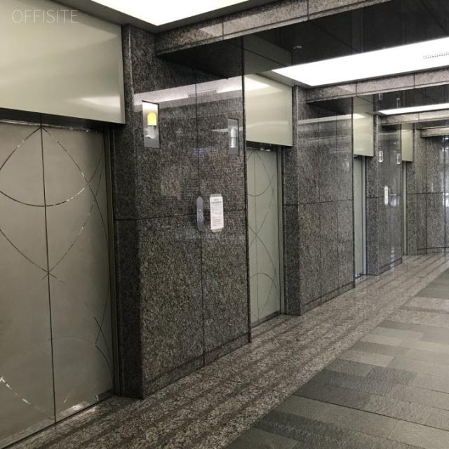 青山オーバルビル エレベーター