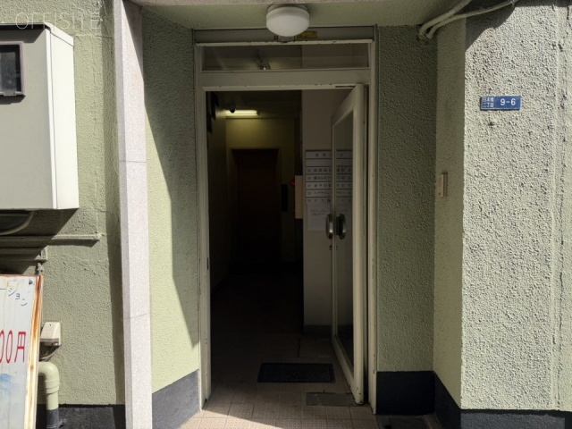 魚鉄ビル オフィスビル出入口