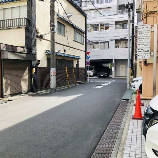 第一野村ビル ビル前面道路