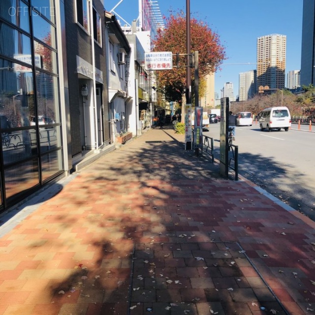 市ヶ谷ガーデンテラス ビル前面道路