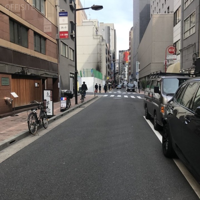 友野本社ビル ビル前面道路