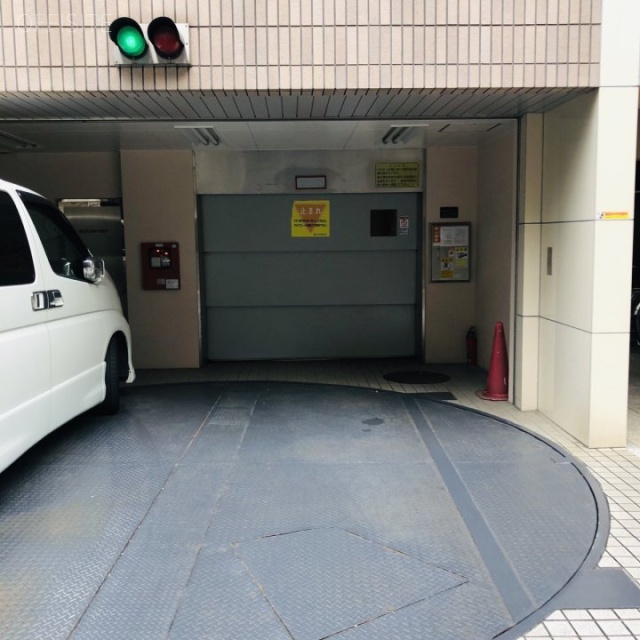 燦坤(サンクン)日本電器ビル 駐車場