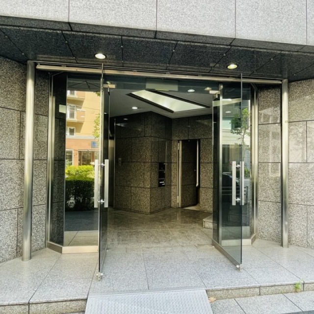 ラ・ベール日本橋 オフィスビル出入口