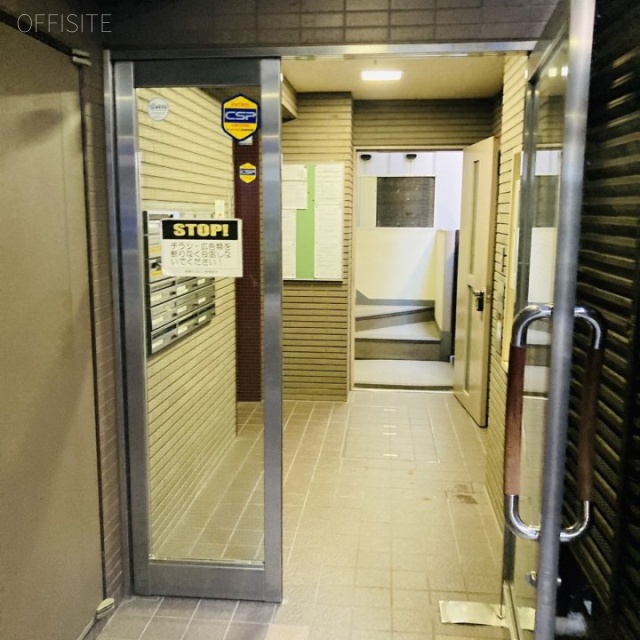 本郷三宝ビル オフィスビル出入口