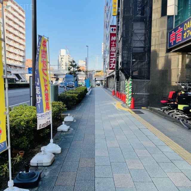 飯野ビル ビル前面道路