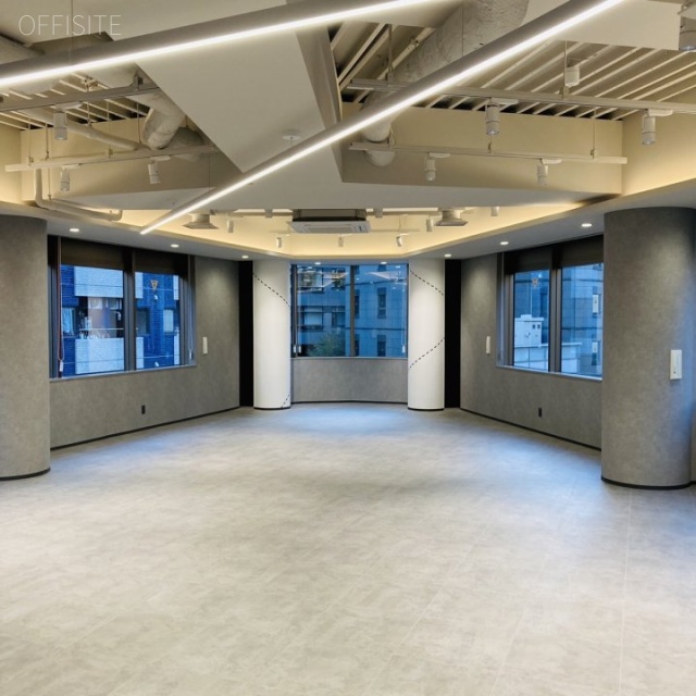 THE CROSS 一番町 室内