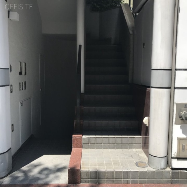 三橋ビル エントランス