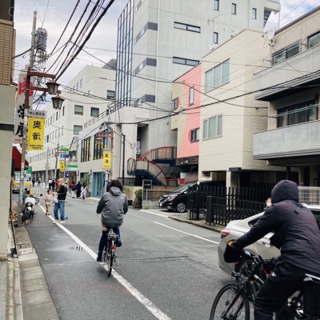 いちご渋谷神山町ビル ビル前面道路