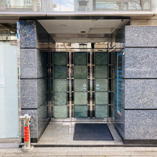 芝パークビル オフィスビル出入口