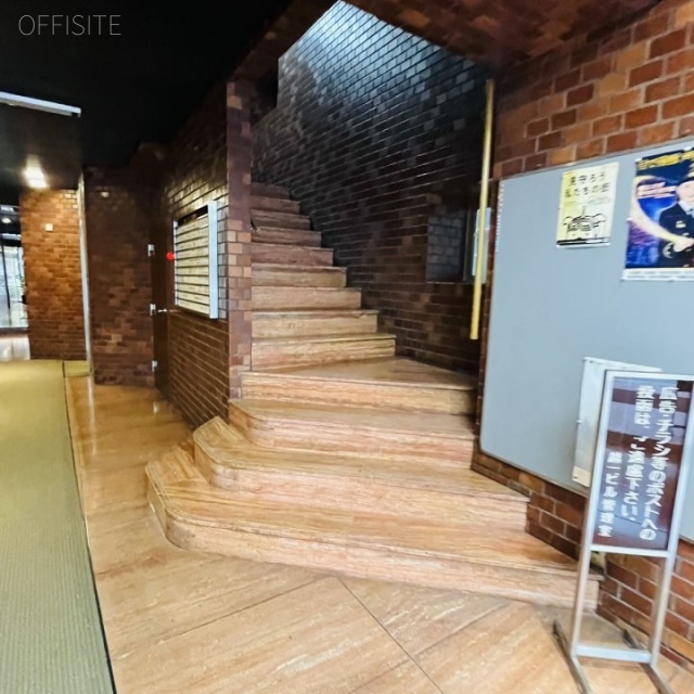 越一ビル エントランス