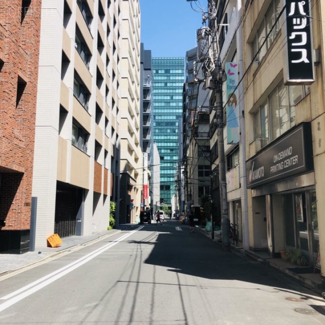 興信第一ビル ビル前面道路