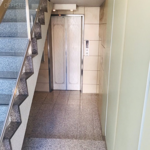 花岡ビル エレベーターホール