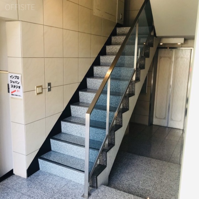 花岡ビル エントランス