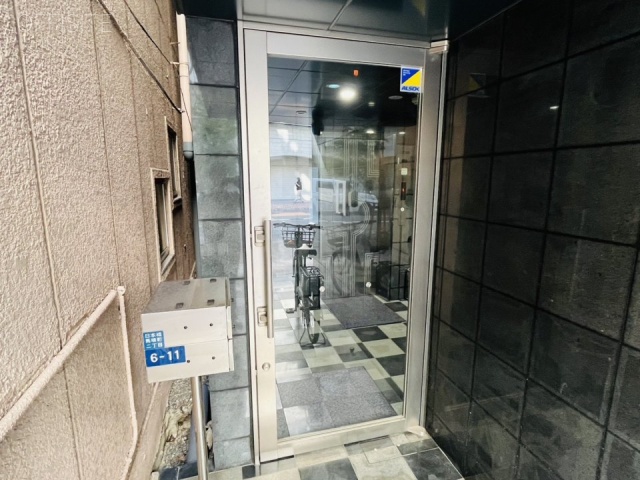 高田パッケージビル エントランス