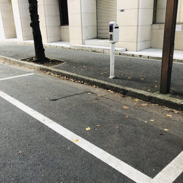 日本橋グレイスビル 目の前に白枠駐車場