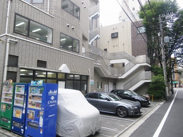 正進社ホールディングスビル 駐車場