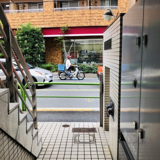 富岳ビル エントランス