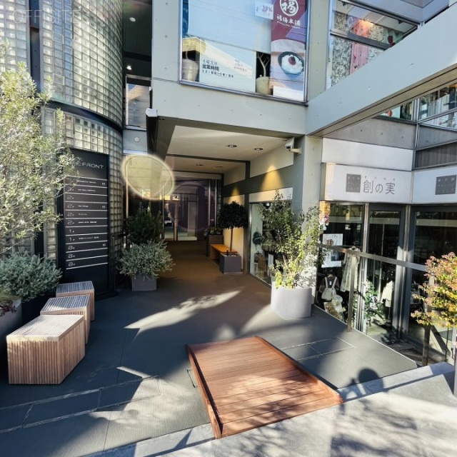 BIOPHILIA PLACE JIYUGAOKA オフィスビル出入口