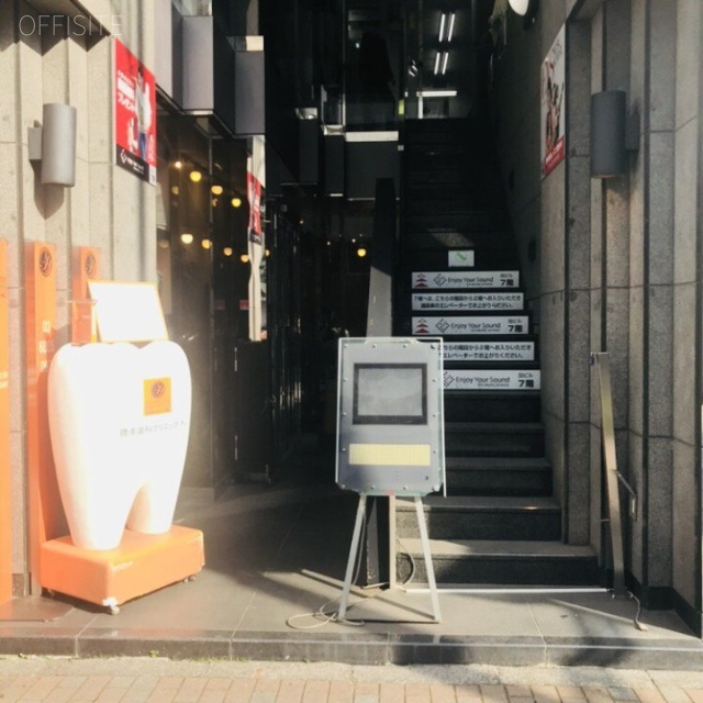 青山シティビル エントランス