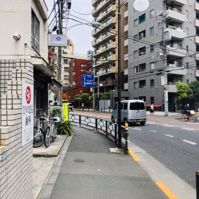 ワコーレ千駄木ビル 前面は不忍通り