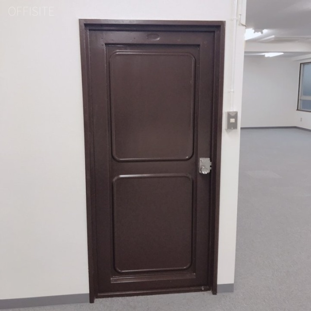 霜越ビル 貸室入口