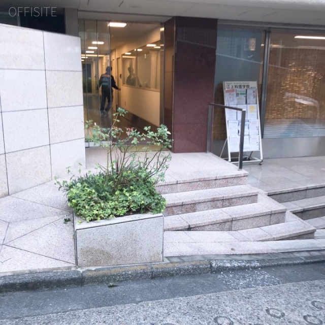 市谷左内坂ビル エントランス