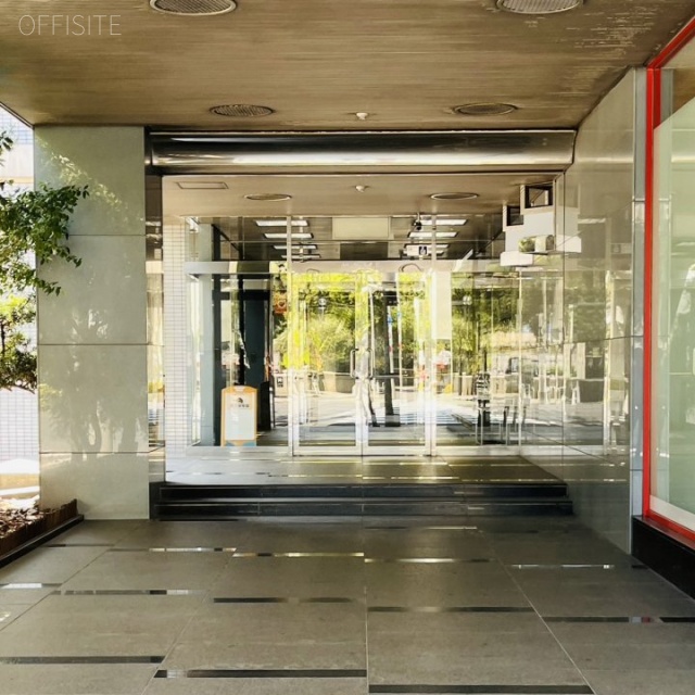 ヤダビル オフィスビル出入口