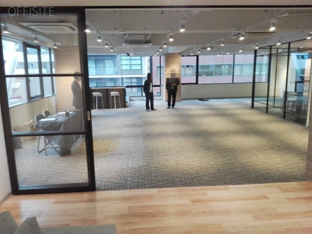 +SHIFT GINZA EAST 室内