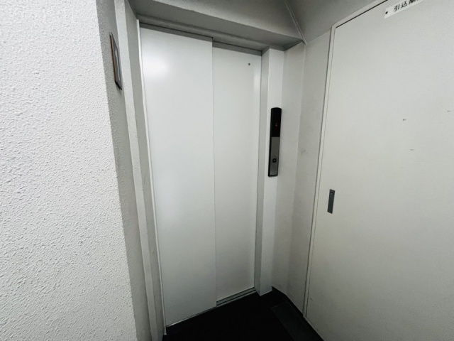 成瀬ビル エントランス