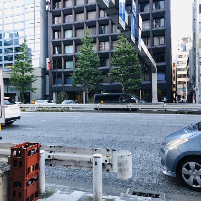 杉山ビル ビル前面道路