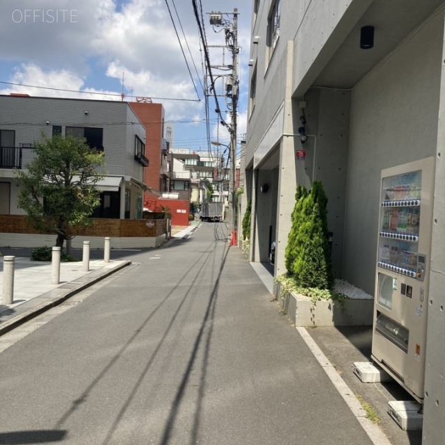 ヤマノ24ビル ビル前面道路