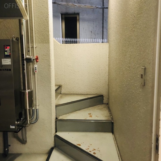 五反田第3花谷ビル 内階段