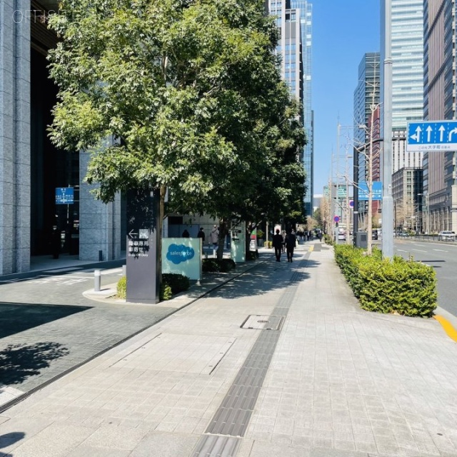 日本生命丸の内ガーデンタワー 前面歩道