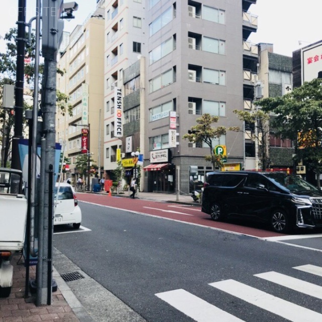 赤レンガ通りビル ビル前面道路