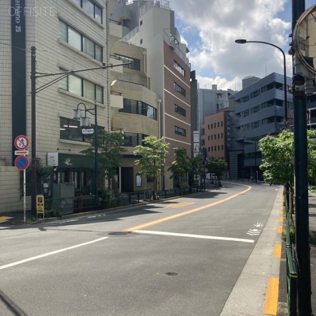 ヤマノ24ビル ビル前面道路