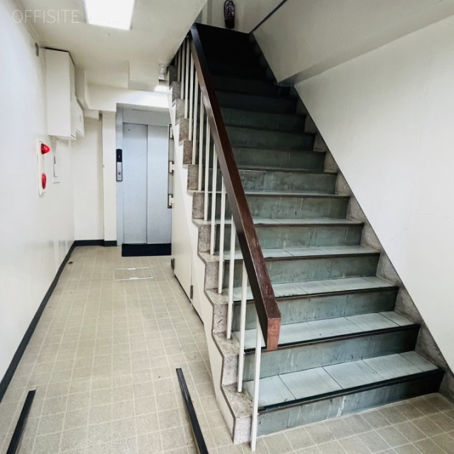 クニヤビル エントランス