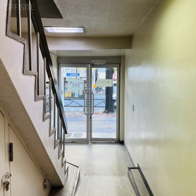 クニヤビル エントランス