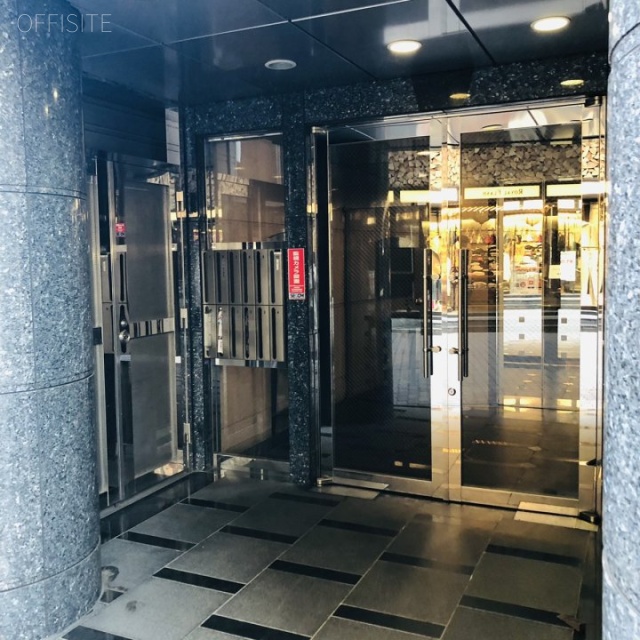 舶来堂ビル エントランス