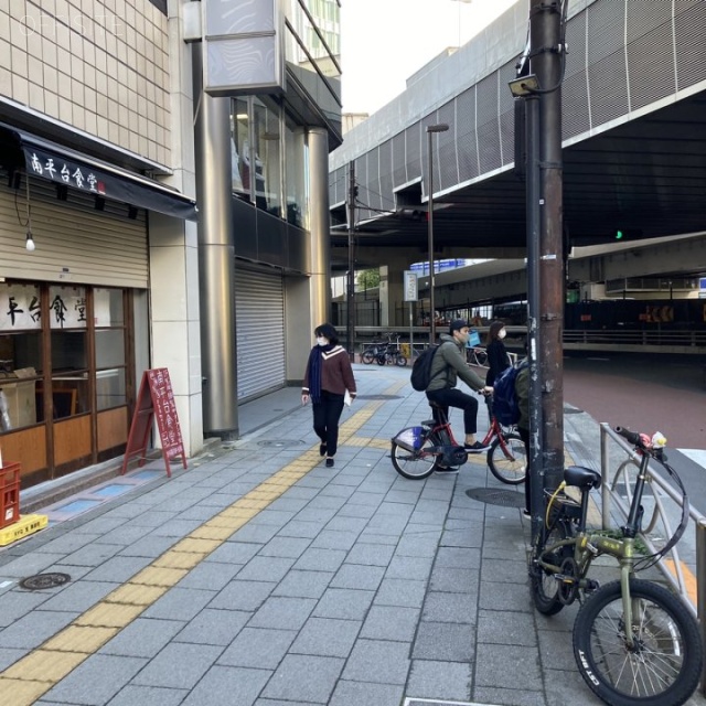 南平台アイアイビル ビル前面道路