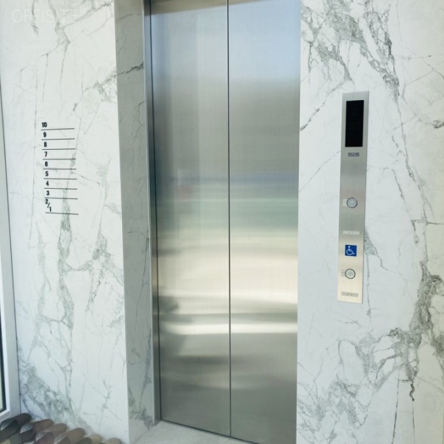 P’s GAIENMAE エレベーター